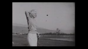 Sexy Jean Harlow spielt Golf ohne BH!