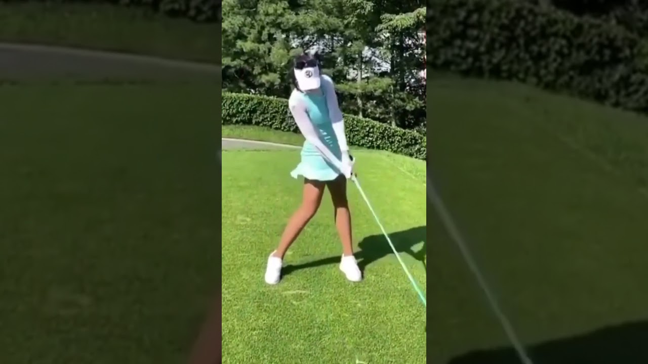 Golf Babe mit einem glatten sexy Schwung in Zeitlupe!!!
