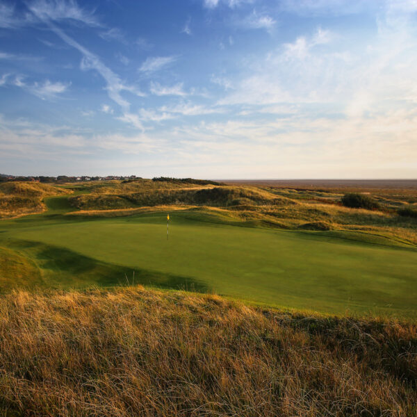 Spielen Sie die idealen Klassen an Englands Golfküste…