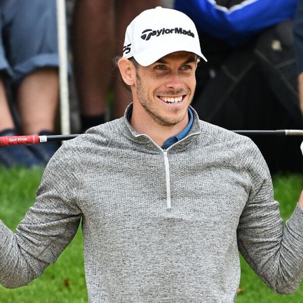 Pitchen und Putten: Fußballstar Bale im Golf-Video-Online-Spiel