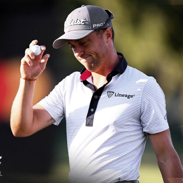 Justin Thomas locht einen Bunkerschlag und kommt der…