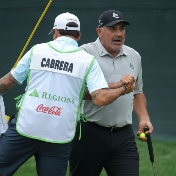 Cabrera spielt vierundsechzig Karten, um verzögerte Champions Major zu gewinnen