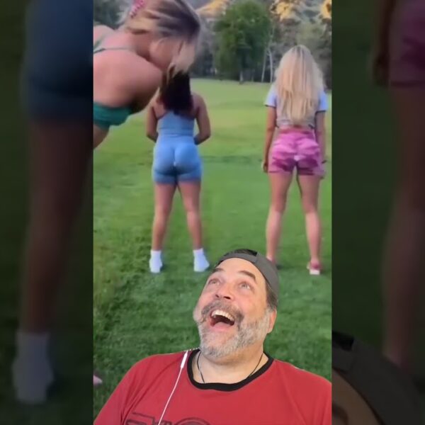 Heiße Damen fangen Golfbälle mit ihren BUTTS!