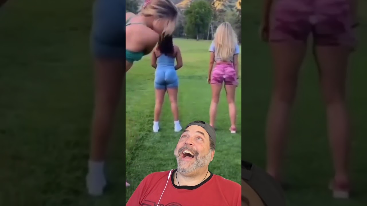 Heiße Damen fangen Golfbälle mit ihren BUTTS!