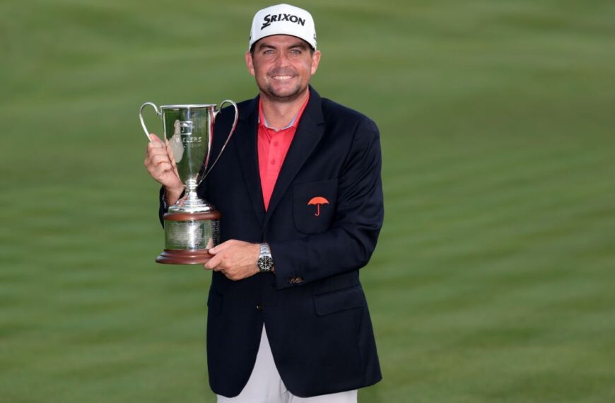 Bradley holt einen Rückstand von 3 Fotos auf und gewinnt…